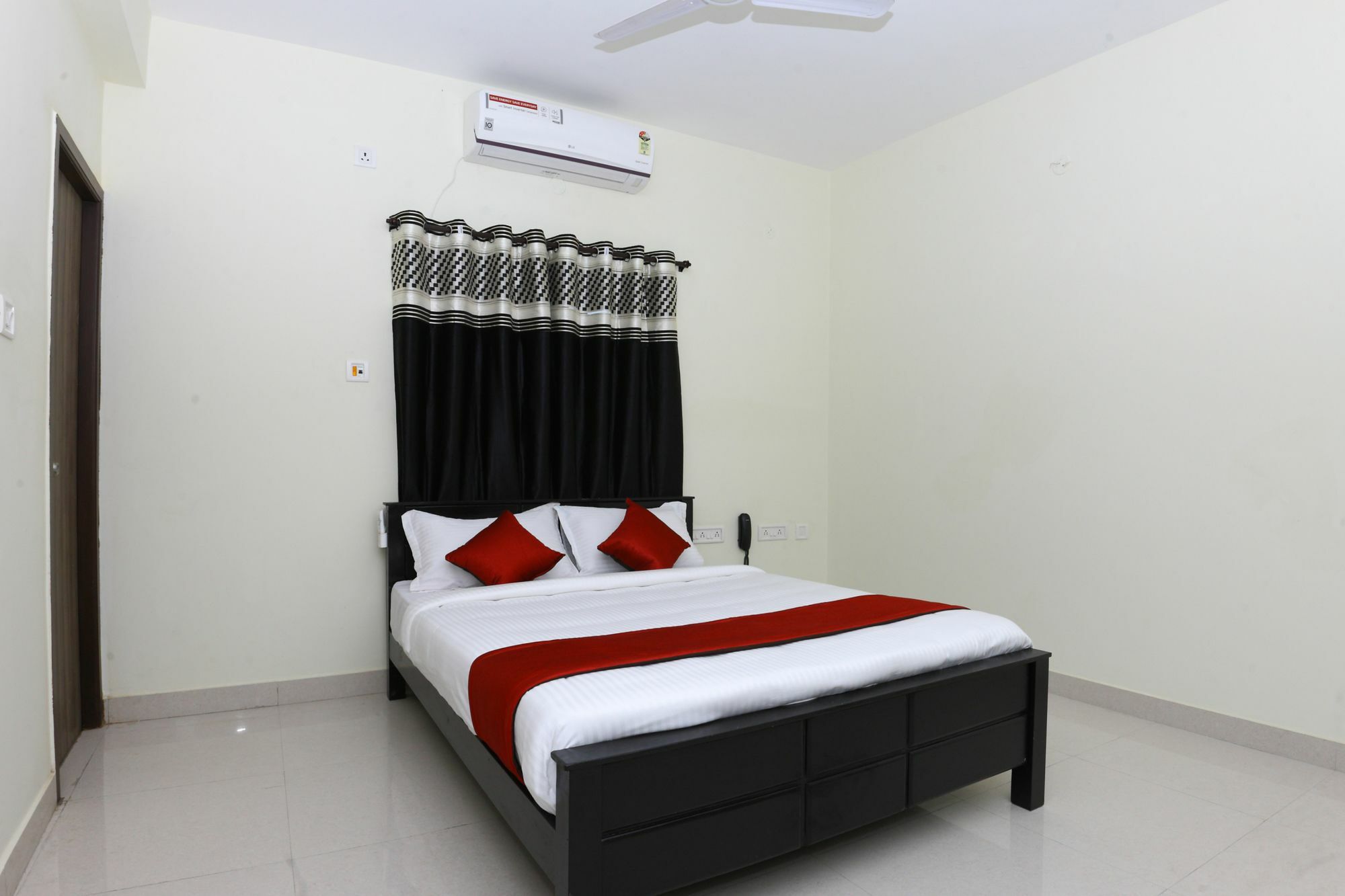 Oyo 10123 The Posh Residency Apartment Chennai
