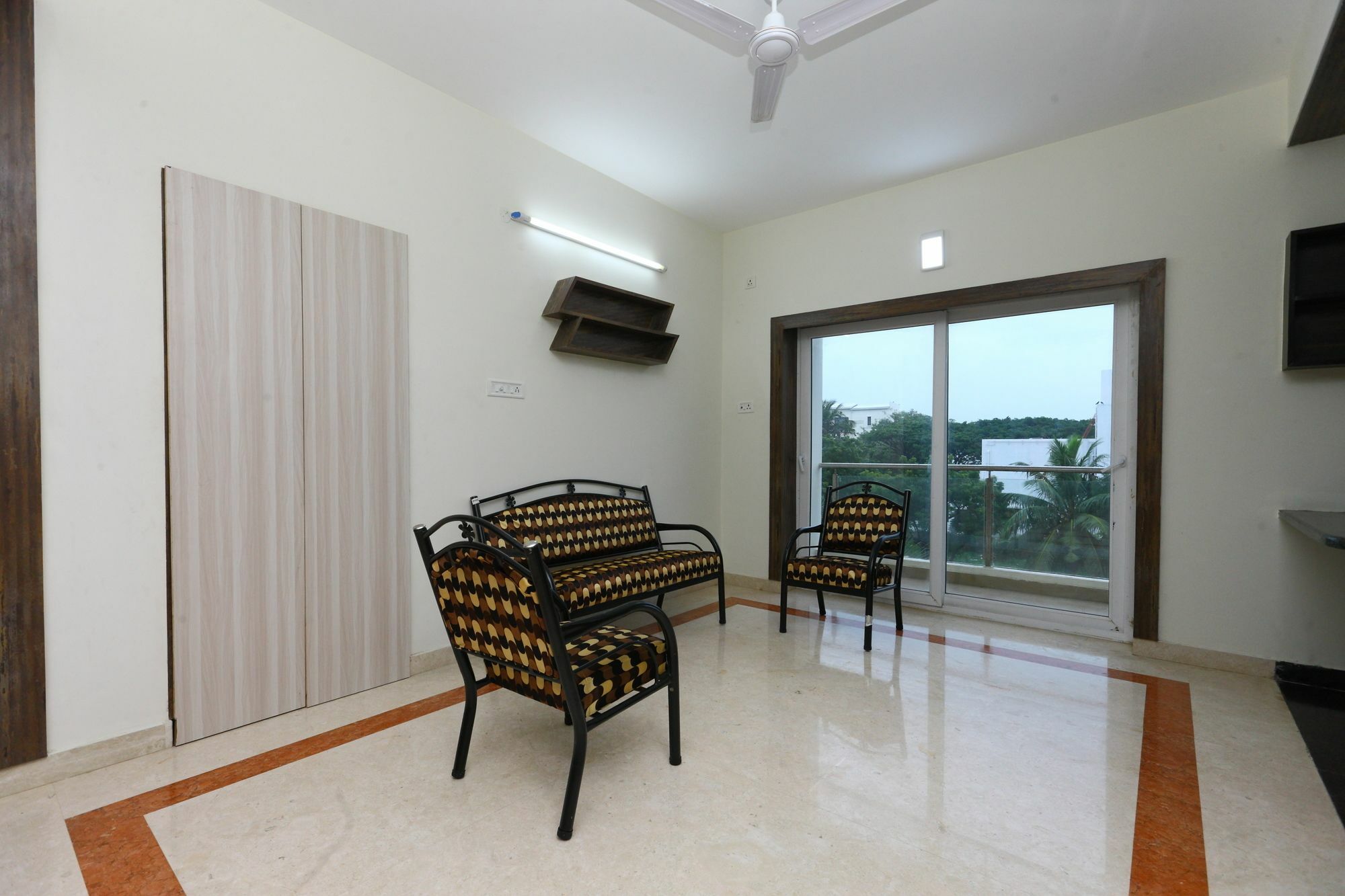 Oyo 10123 The Posh Residency * Chennai