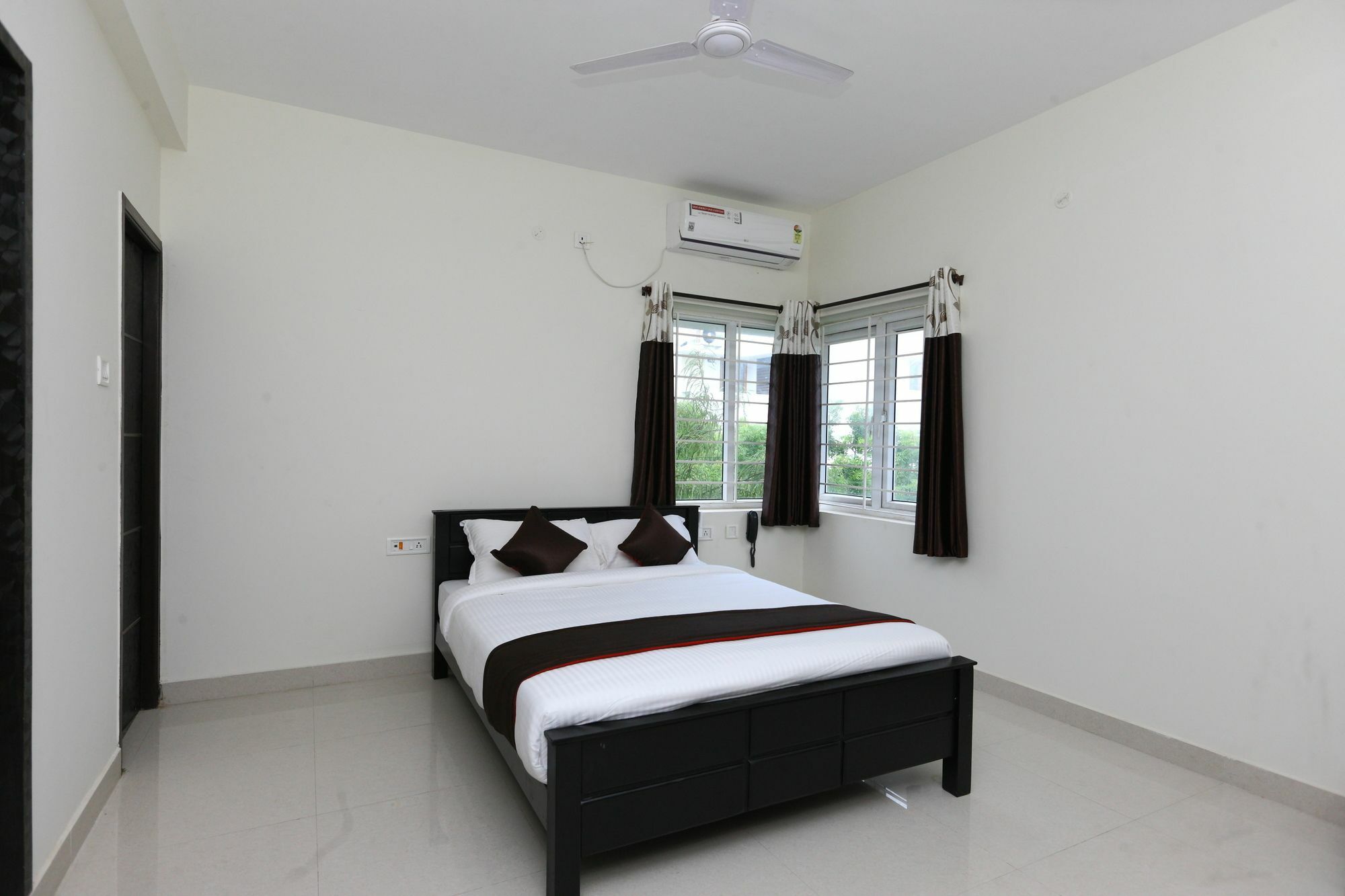 Oyo 10123 The Posh Residency Apartment