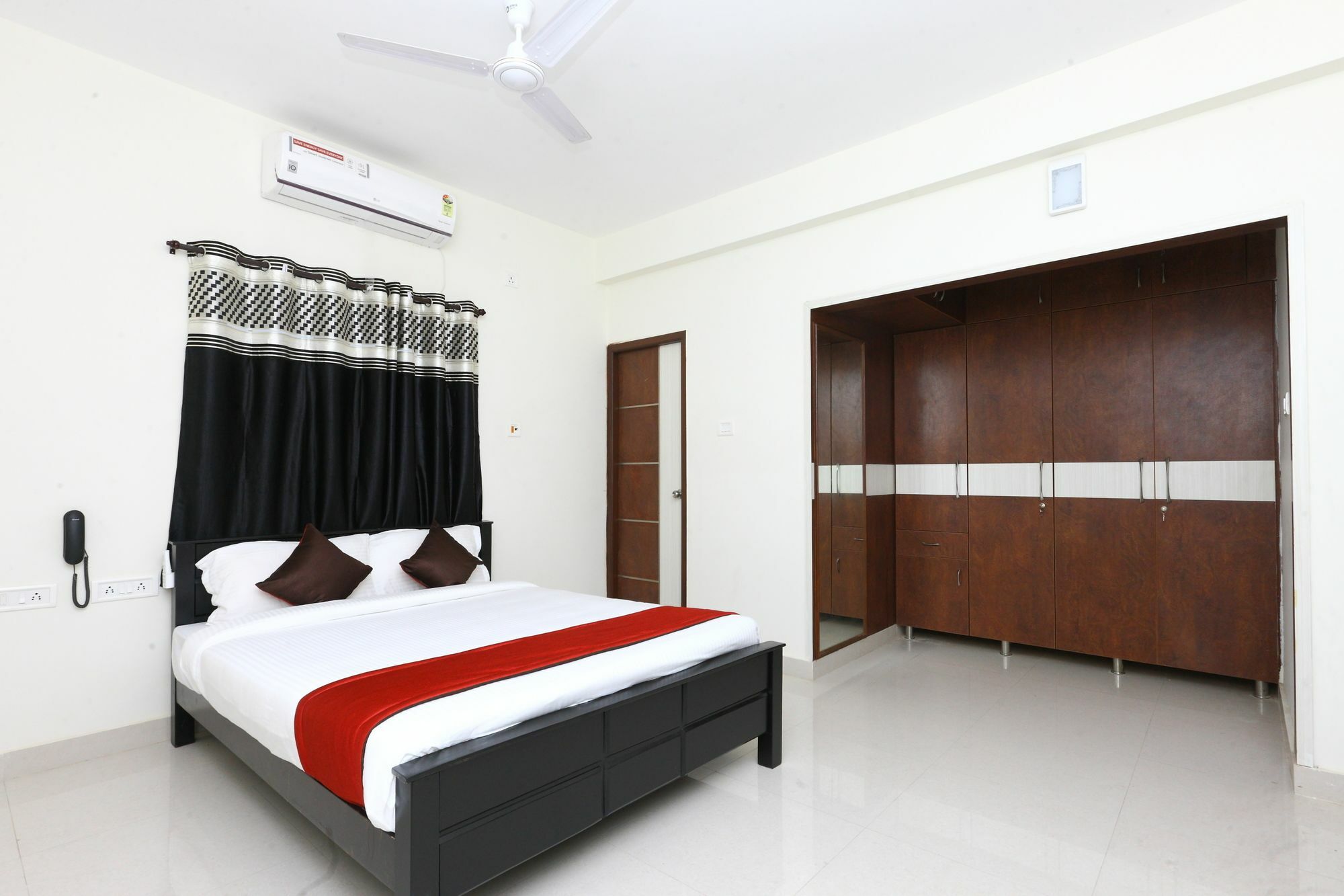 Oyo 10123 The Posh Residency Apartment *