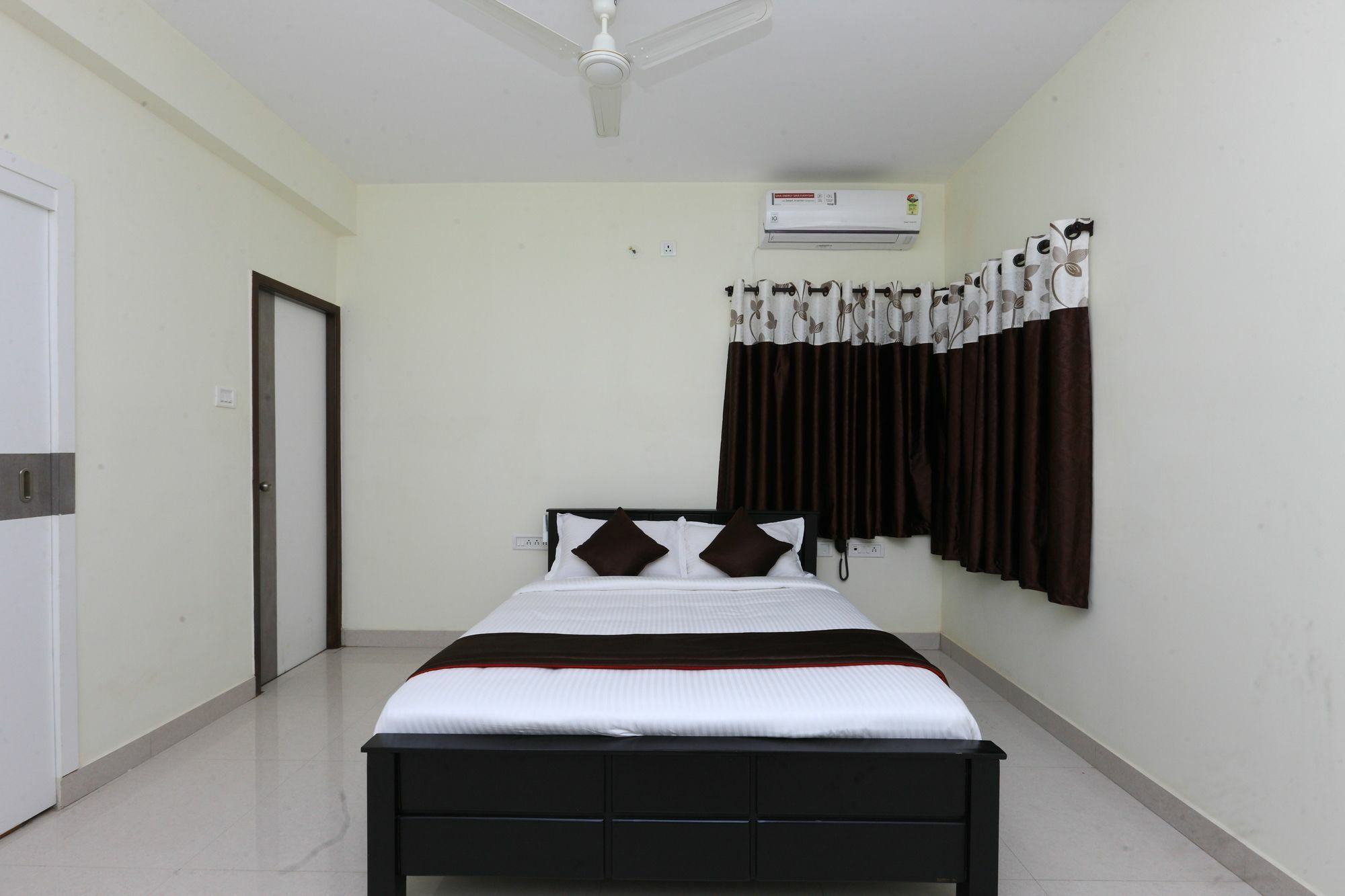 Oyo 10123 The Posh Residency Apartment *