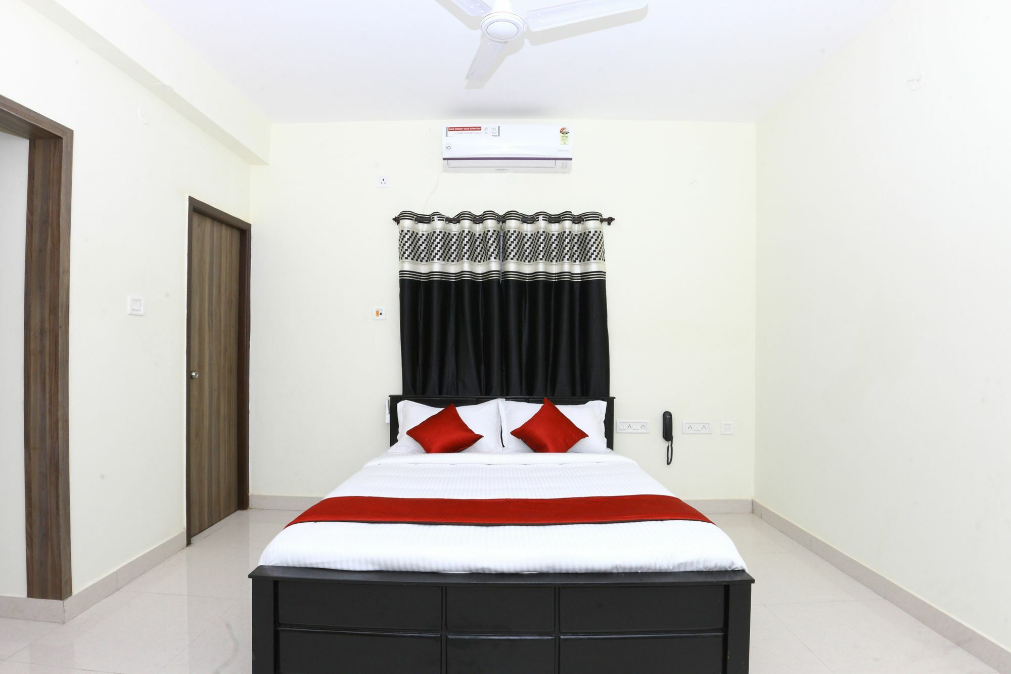Oyo 10123 The Posh Residency Apartment Chennai