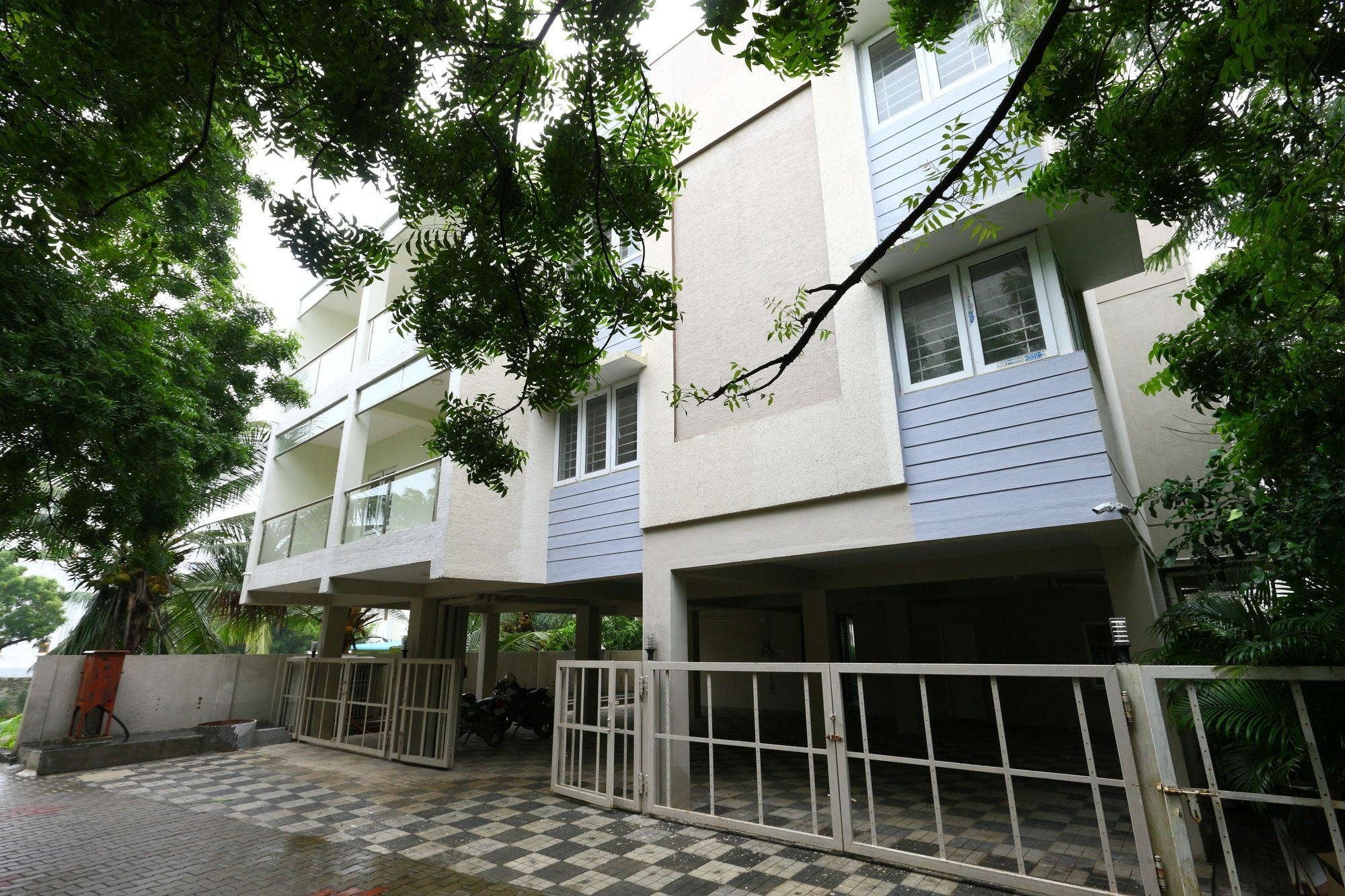 Oyo 10123 The Posh Residency *